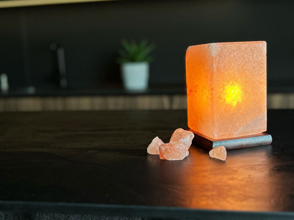 Helios Himalaya Salzlampe ca. 4 kg – Natürliche Kristalllampe mit warmem Ambiente